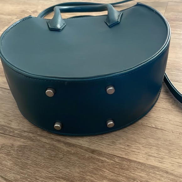 Matt & Nat Retro Teal Circular Vegan Leather Crossbody Bag - Picture 7 of 12